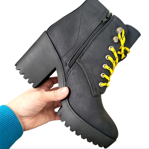 SEVEN7 FOOTWEAR Flatiron Boot - Picture 2 of 7